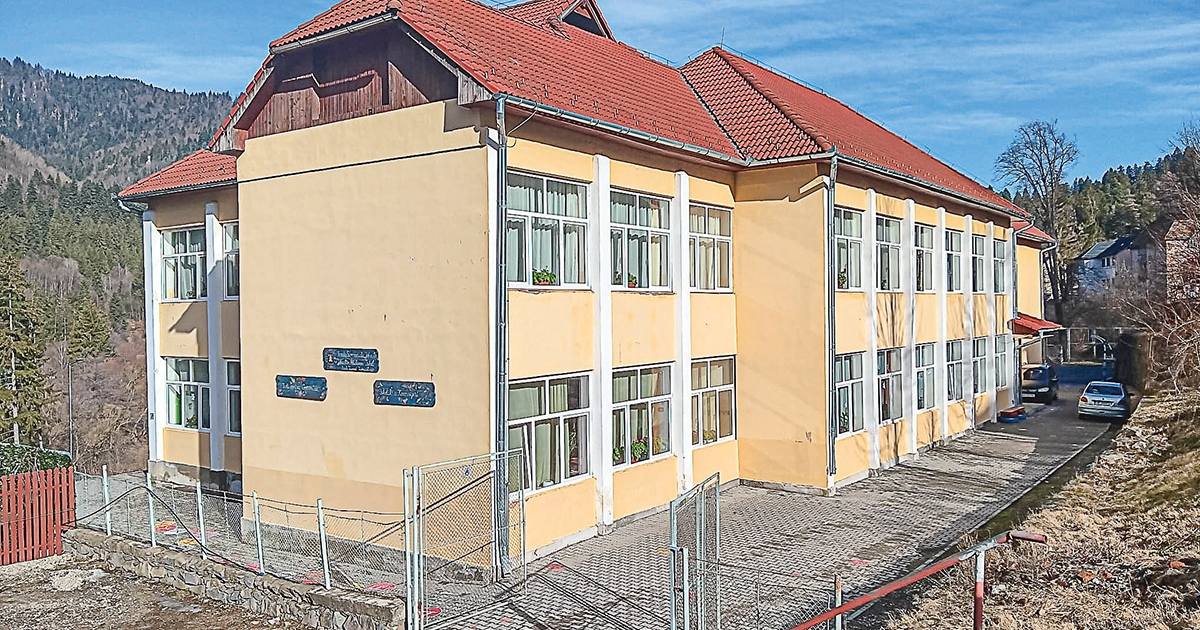 Új bútoroknak örülhetnek a diákok